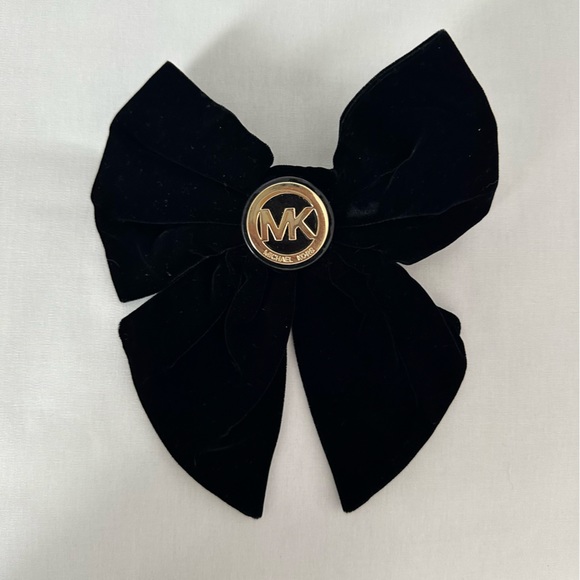 Black Velvet Bow Hair Clip - Picture 11 of 16